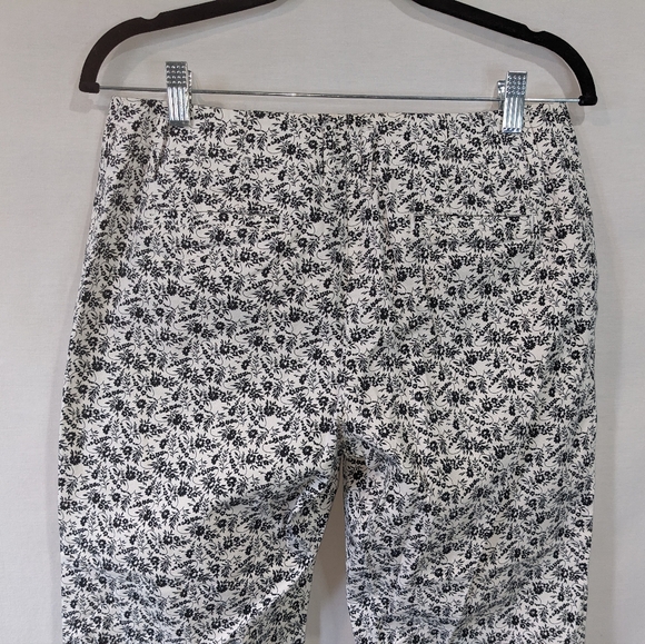 Ann Taylor White and Black Floral Cotton Capris size 4 - Picture 9 of 12